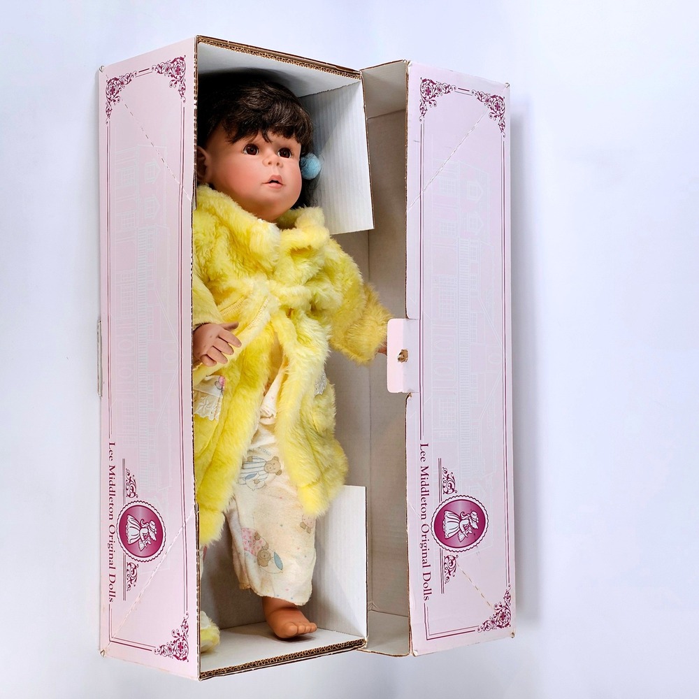Lee Middleton Reva Schick Doll 00297 Dressed for the Holidays Yellow Robe Box
